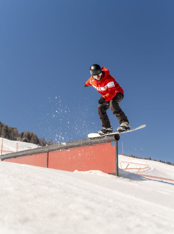 Découvrez le snowpark avec nos professeurs de snowboard de l'école suisse de ski Veysonnaz